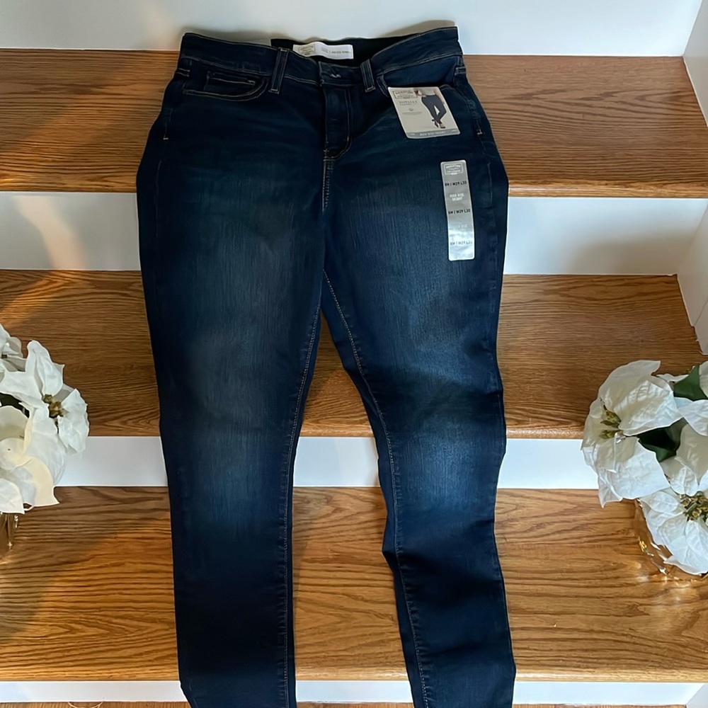 NWT Levi’s Signature High Rose Skinny 8M W29 L30 Responsibly Made New Jeans.